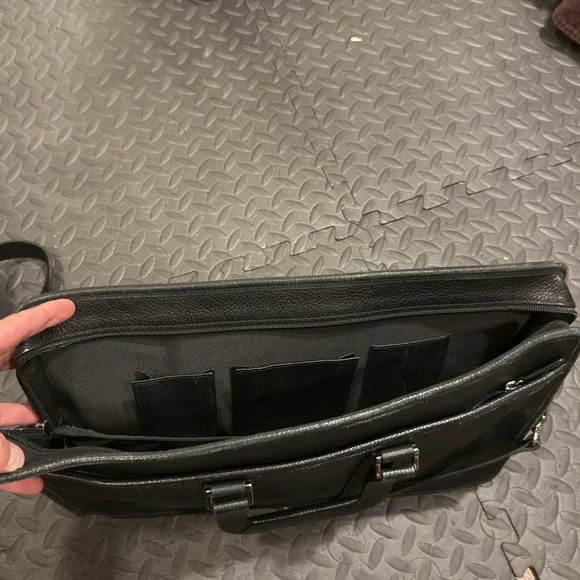 Levenger Black Leather Business Tote Notebook Briefcase Bag Documents Shoulder - Picture 9 of 11